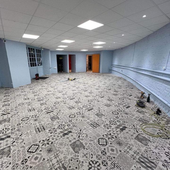 Faites appel à notre équipe d’artisans pour poser vos revêtements de sol, quel que soit le matériau choisi.